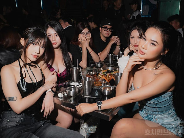 로꼬 클럽 1층 펍 분위기 1