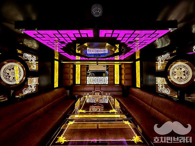 93KTV Room 9