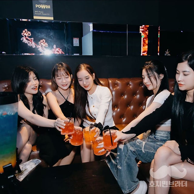 파워 클럽 방문객들