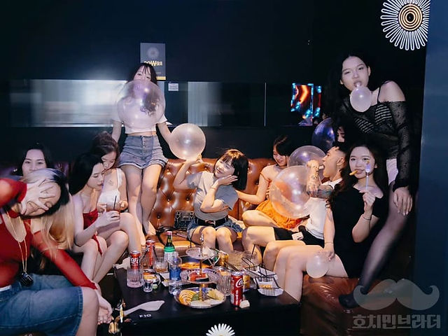 파워 클럽 여성 방문객들