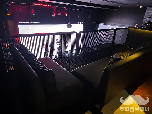 호치민 이지클럽 2층 테이블