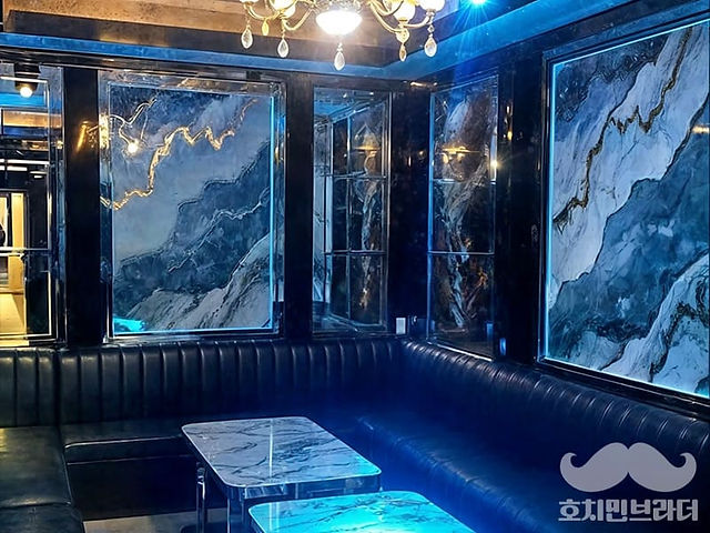 호치민 야한밤 가라오케 룸 내부 4
